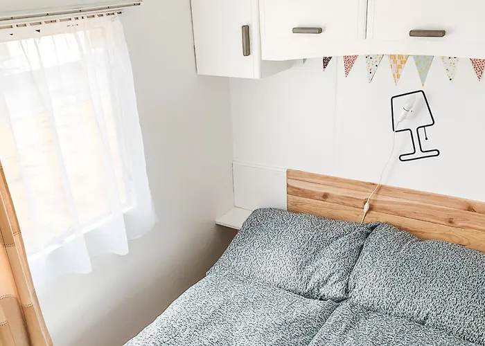 Kemping Przyczepa Nad Zatoką Surf'n'vintage Oslonino